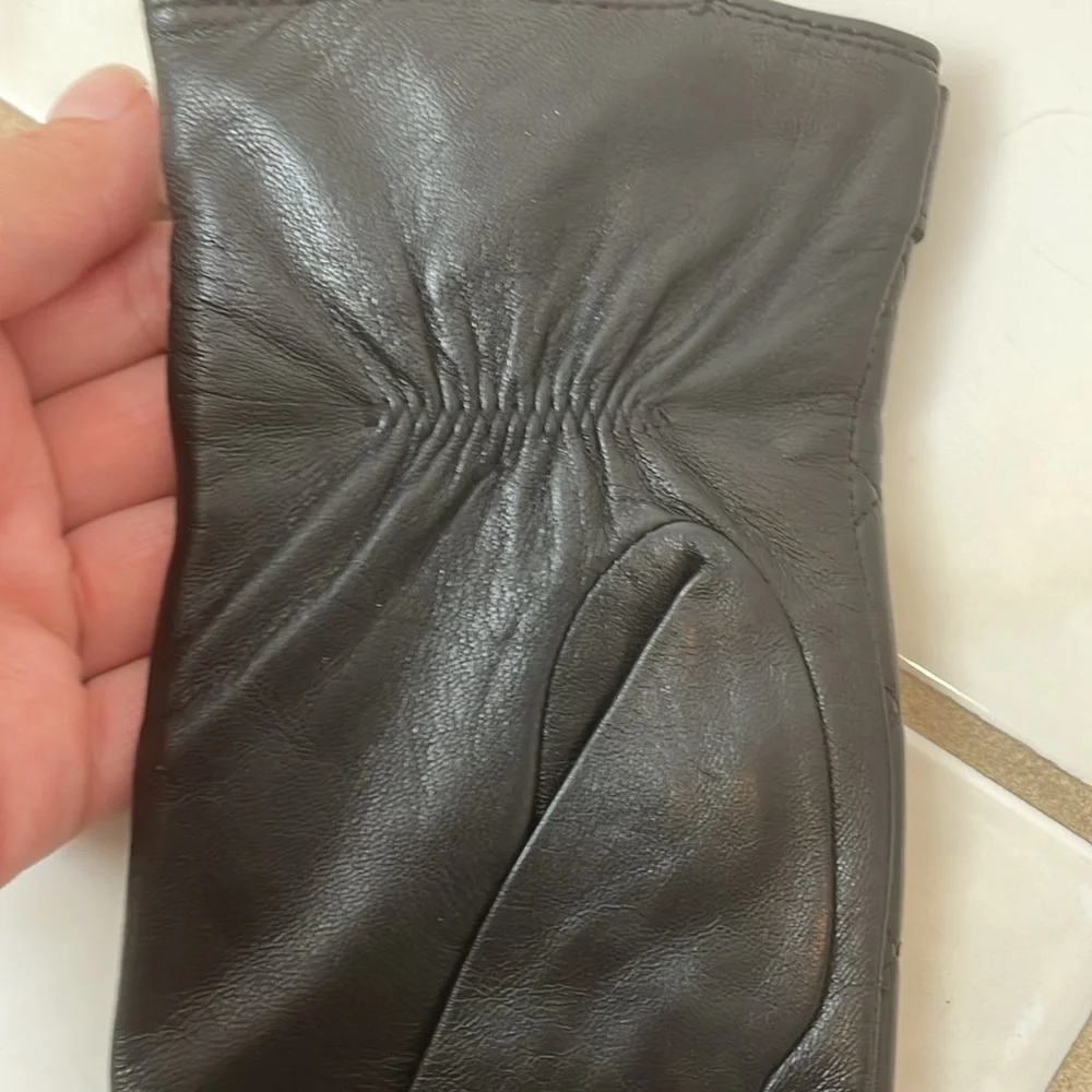 EUC Womens Michael Michael Kors 100 Percent Genuine Leather Gloves Black​​​​​​​